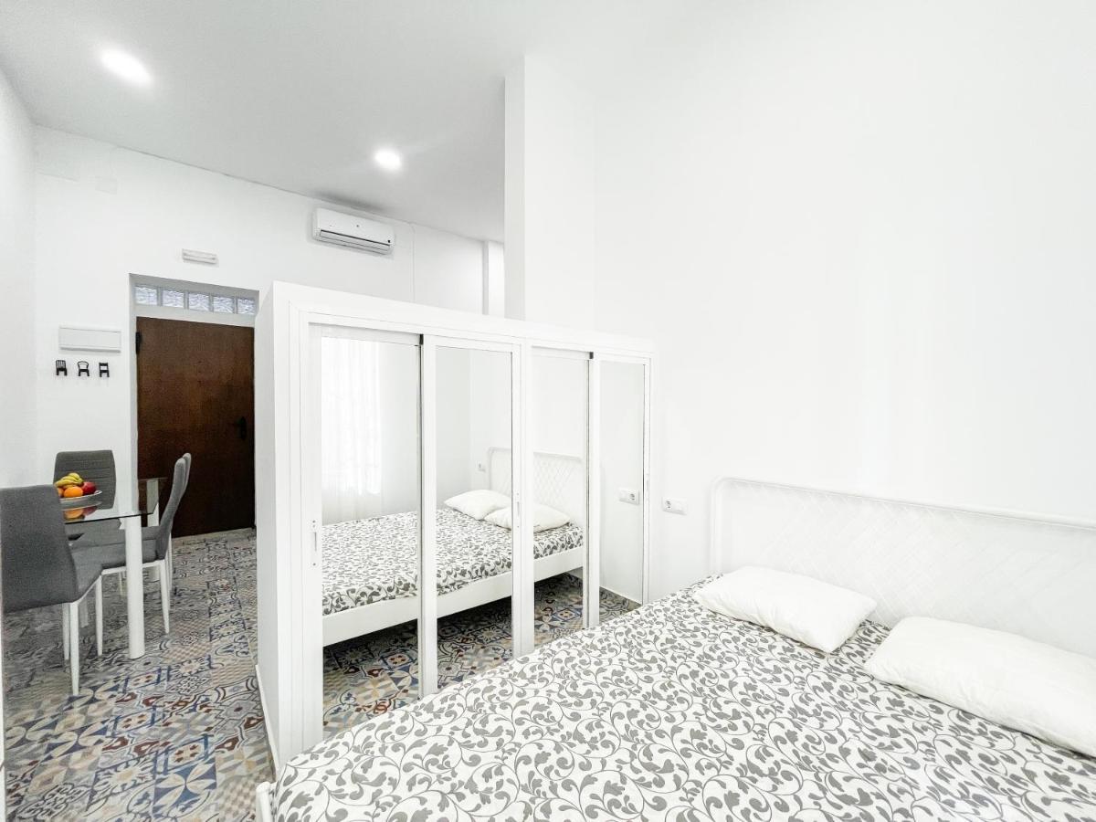 セビリアPrecioso Loft En El Corazon De Trianaアパートメント エクステリア 写真
